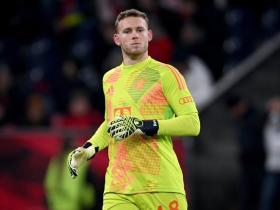 朗斯想引进拜仁门将佩雷茨 但遭遇困境