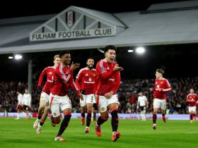 曼联客场1-0小胜富勒姆，继续领跑英超积分榜