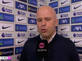 利物浦主场2-0战胜纽卡斯尔联，领跑英超积分榜
