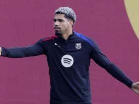 巴萨中卫球员阿劳霍的竞技状态备受质疑