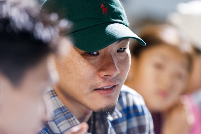 王大雷观战宁波网球公开赛女双决赛 ，萨姆索诺娃组合夺冠