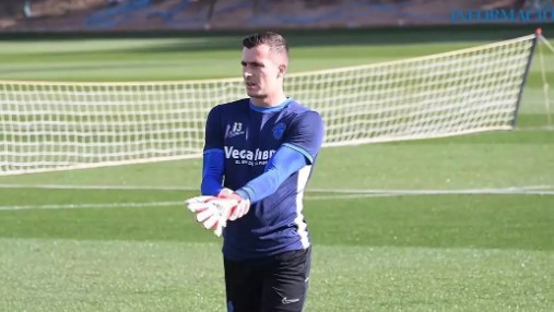 每体：佩尼亚已失去埃尔切首发门将位置，夏窗将返回巴萨