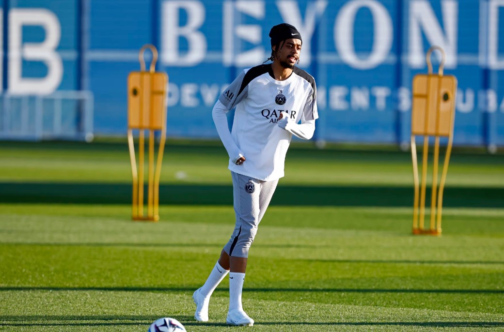 巴黎发布伤情报告：巴尔科拉接受右脚踝治疗，法比安单独训练