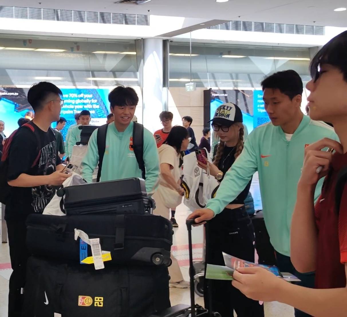 国足已抵达悉尼，李镇全、李扬随队出征