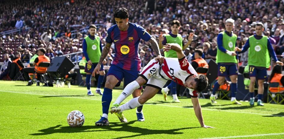 世体：利雅得新月对坎塞洛要价1500万欧，巴萨只考虑免签