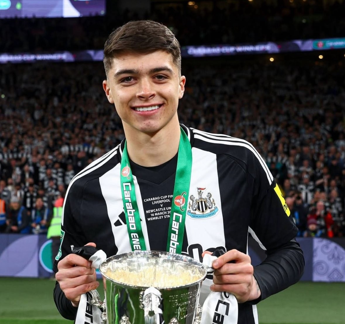 罗马诺：纽卡正与19岁中场刘易斯-米利谈续约