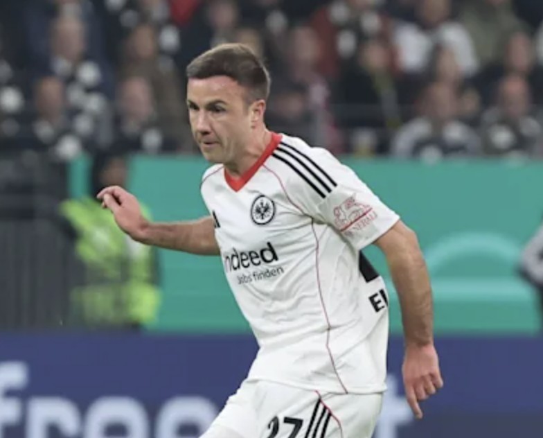 重要名片，踢球者：法鹰将与格策续约一年，带续约至28年选项