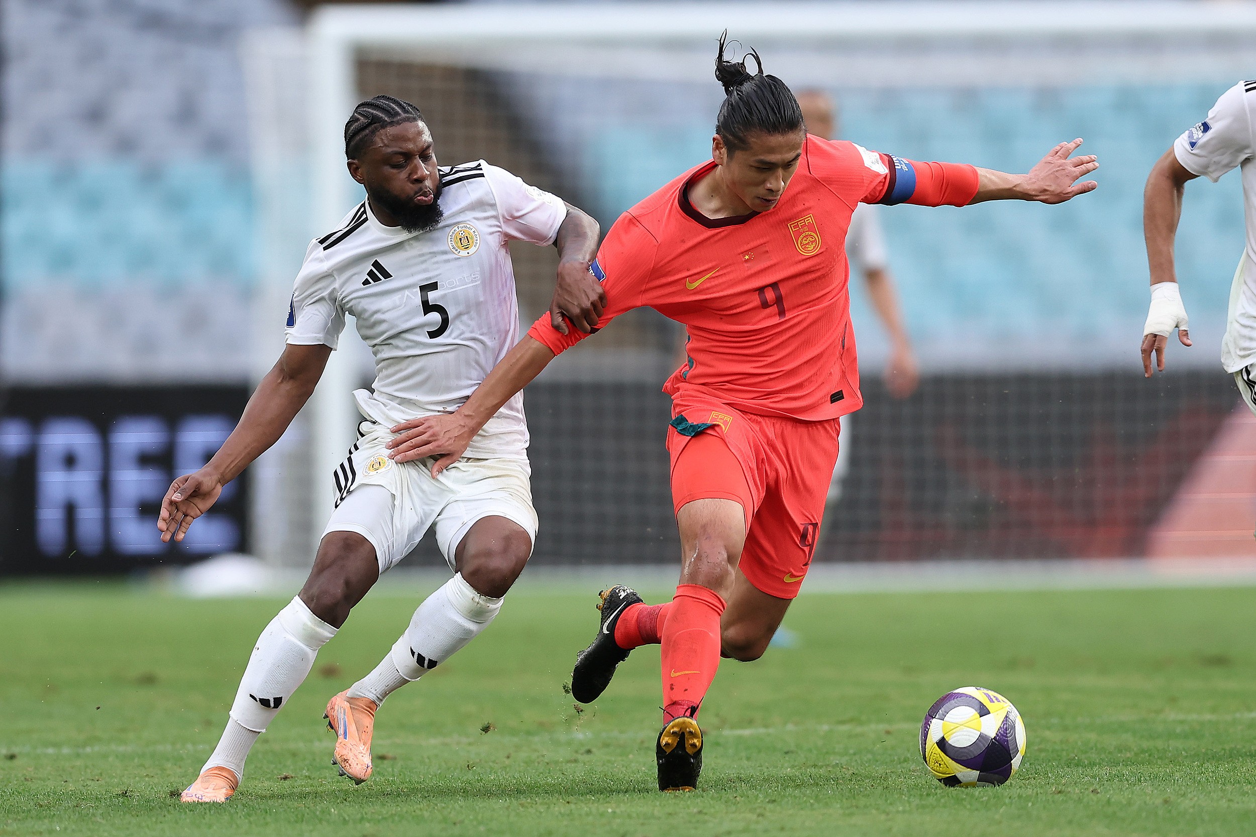 桥头堡的作用！张玉宁头球摆渡助攻韦世豪，世预赛曾助攻谢文能