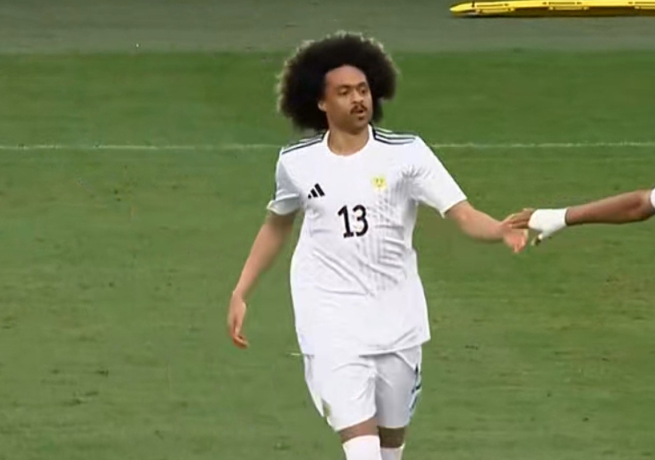 对阵中国队登场，库拉索队华裔球员陈达毅替补出场