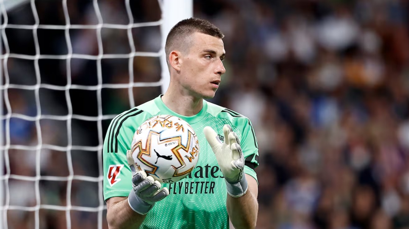 阿斯：卢宁想获得更多机会来重返乌克兰队，皇马不想放他离队