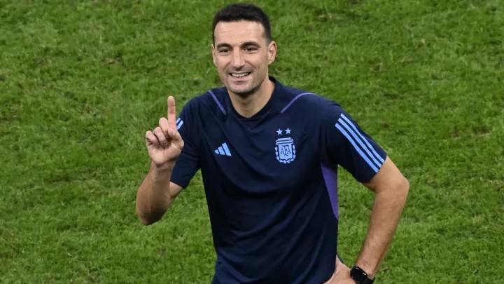 搞科研？友谊赛斯卡洛尼让梅西联手恩佐、阿尔马达组成双前锋