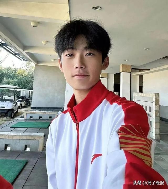 苏媒：苗润东小学练轮滑曾夺冠，后改练足球初一入选江苏省队