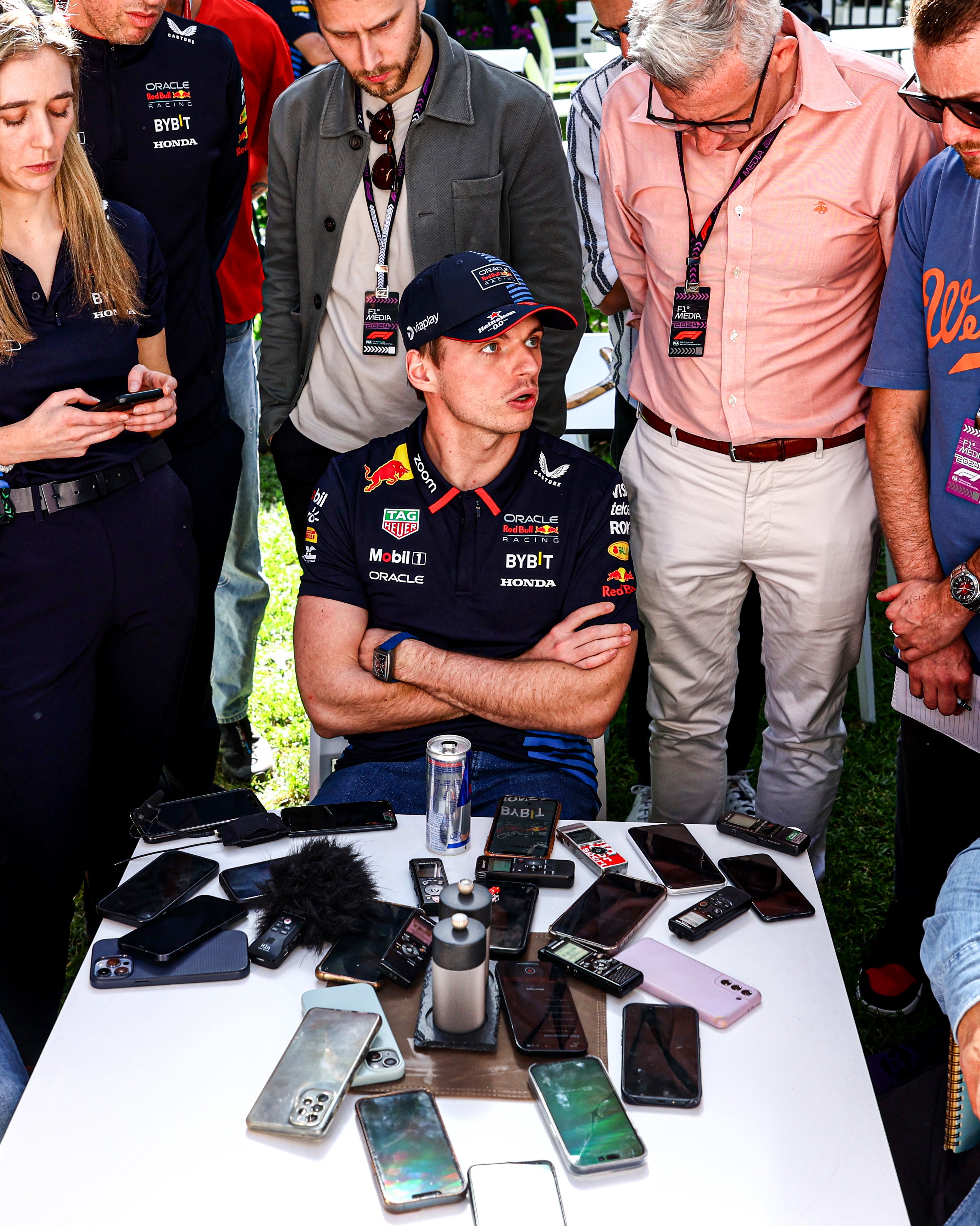 维斯塔潘解释为何赶走记者：他提问时嘲笑我，显然没怀好心