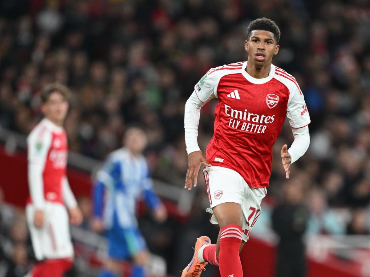 安诺斯晒照庆祝阿森纳一线队首秀，萨利巴评论：拉什福德😍