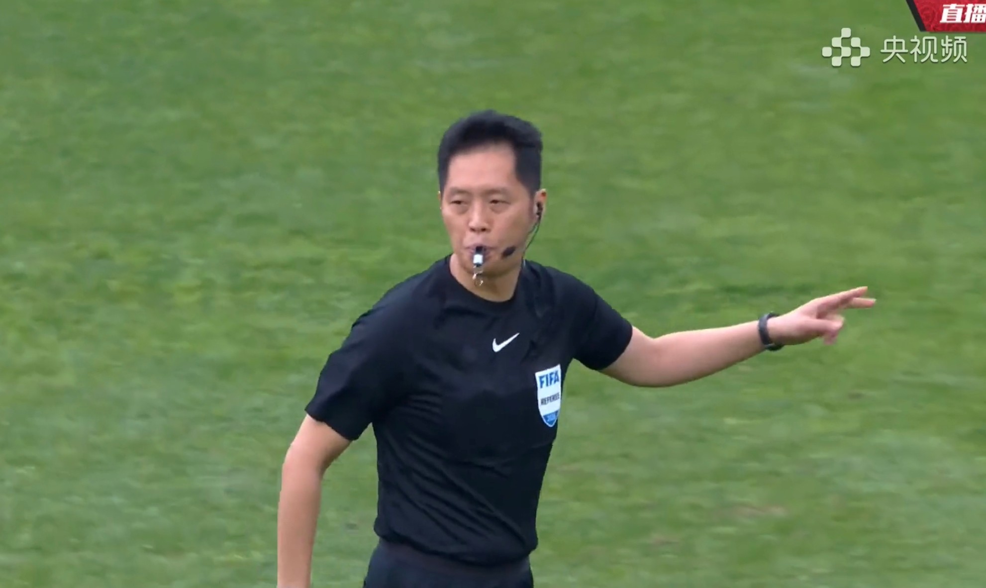 北青：国际级裁判王迪执法U19国青，有助于发现问题适应尺度