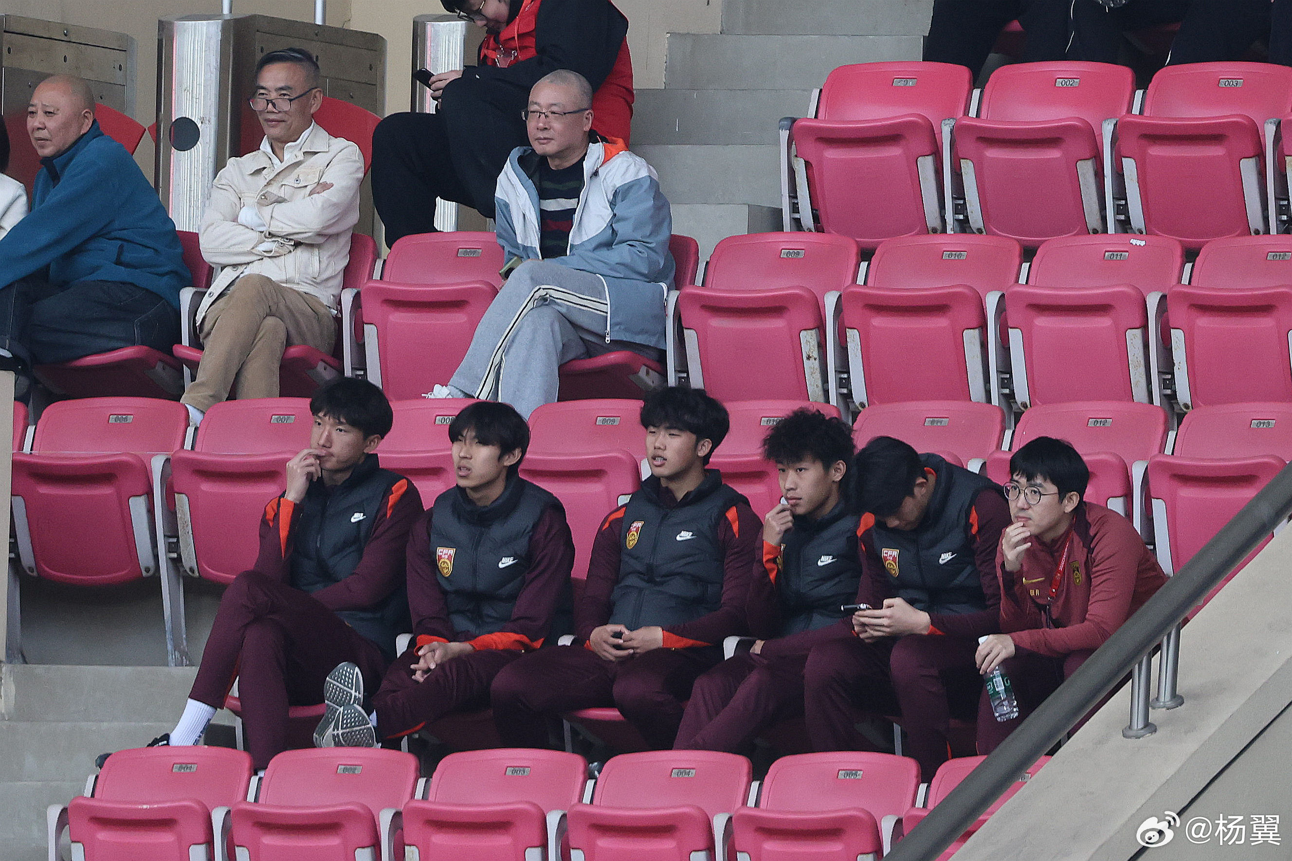 杨翼：吴启鹏在U19国青队训练中受伤，将提前返回申花康复治疗