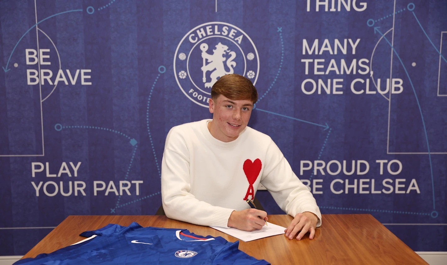 官方：17岁后卫莱维-理查兹与切尔西签下首份职业合同