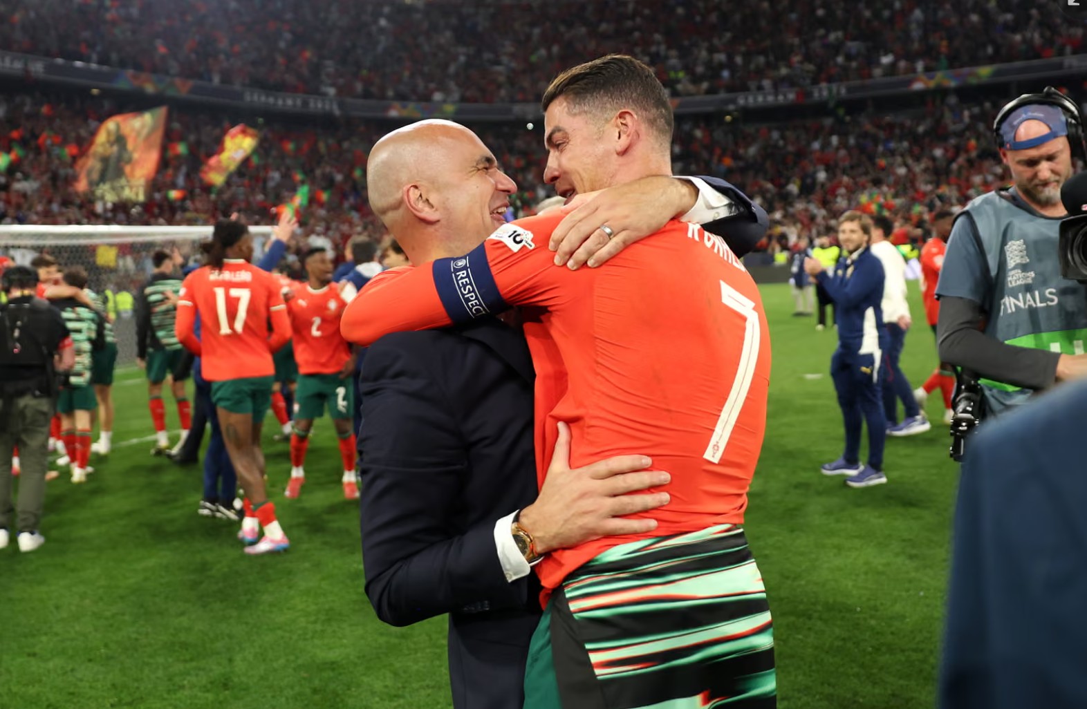 马丁内斯：C罗现在是禁区内的9号，我们依靠他创造空间&进球