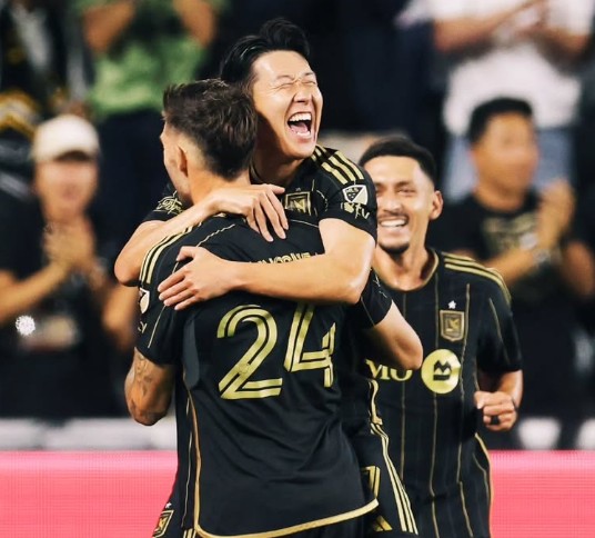 孙兴慜赛后庆祝：一个重要的开始，与球队一起赢得伟大胜利