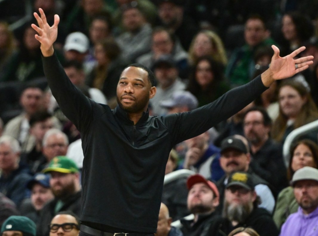 记者：鹈鹕队内部考虑解雇主教练威利-格林