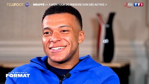 姆巴佩：刚踢职业时法国队有人还是孩子，现在该我照顾队友了