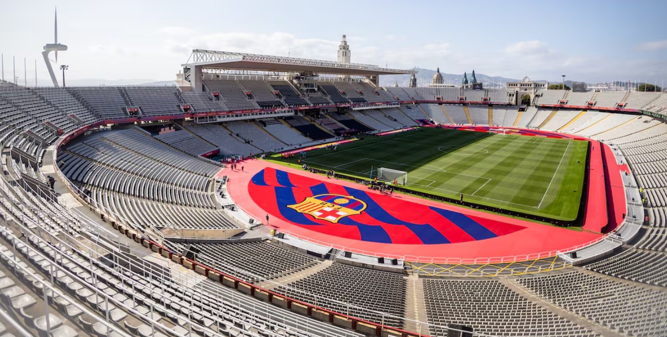 世体：下赛季初诺坎普需要安装顶棚，巴萨大概率重回蒙锥克