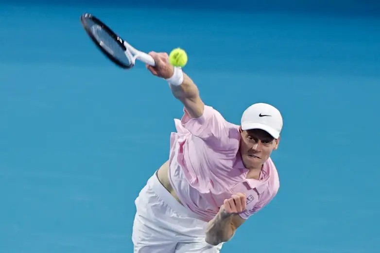 不输一盘加冕“阳光双冠”，辛纳为迈阿密公开赛创办后第一人