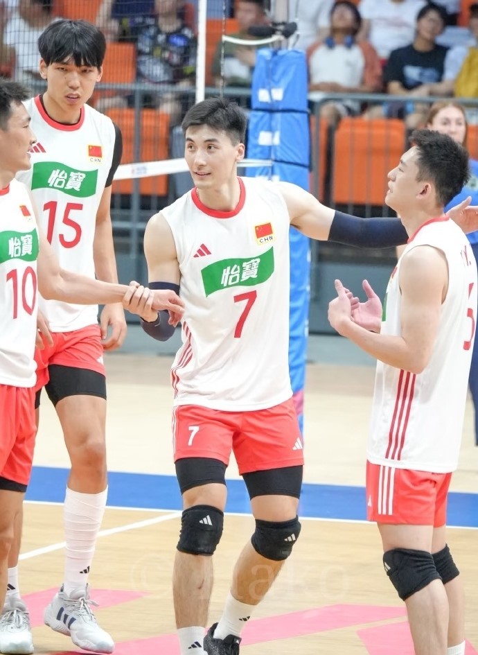 中国男排二传于垚辰官宣退役：身体暂时难以支撑高强度训练比赛