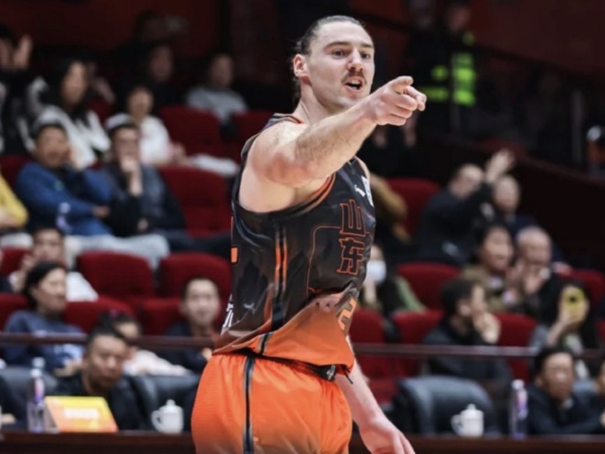 斯蒂尔：山东队给了我家的感觉，在这里打球感觉如鱼得水