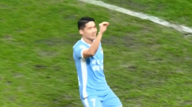 钟义浩：去年成都球迷刚开场就骂，所以我进球后肯定要回应