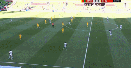 半场：国足0-2喀麦隆，埃永、阿利乌姆开场九分钟连进两球