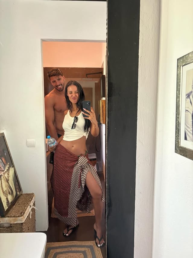 女大三抱金砖，鲁本-迪亚斯和女友一同在葡萄牙度过假期