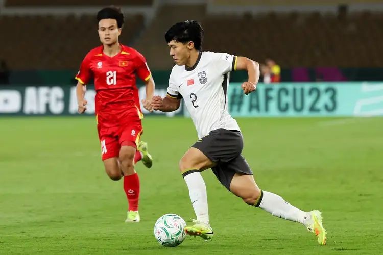 此前黄牌不计入，若进入决赛累计两黄的胡荷韬和杨希可正常出战