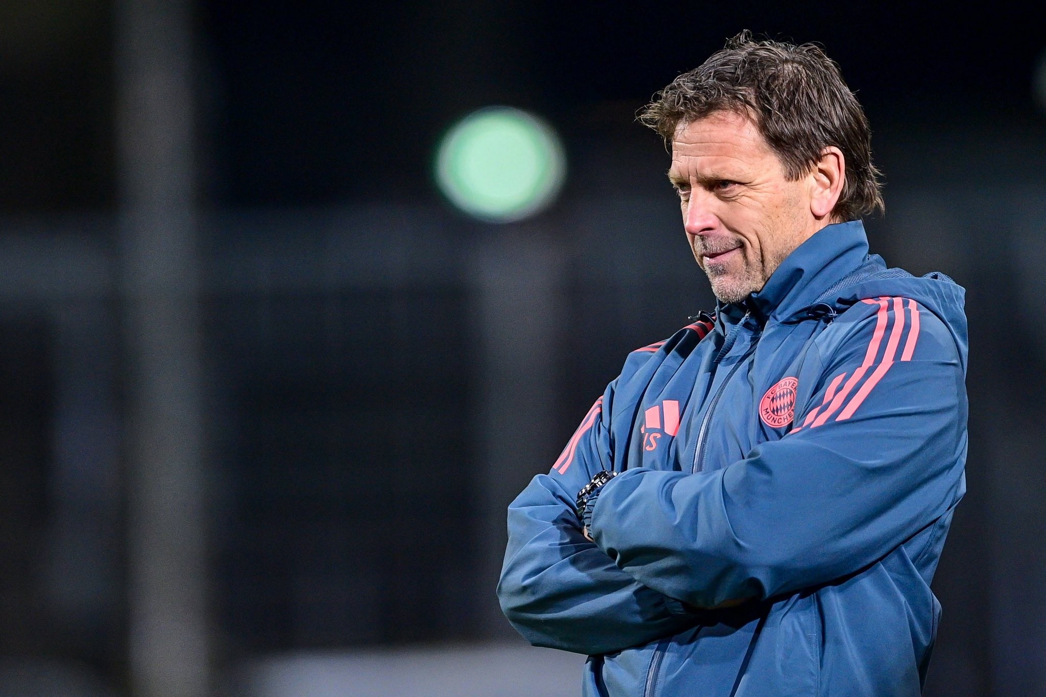 记者：拜仁二队主帅霍尔格-塞茨将离任，曾培养泡芙等球员