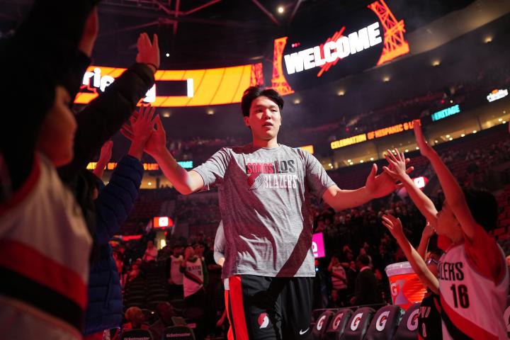 曾经助力姚明当票王，咱现在怎么不能把杨瀚森投进全明星了？