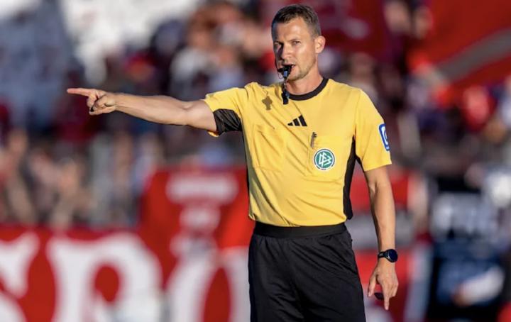 图片报：德国职业裁判莱希纳当选为德国珀尔岛的新任市长