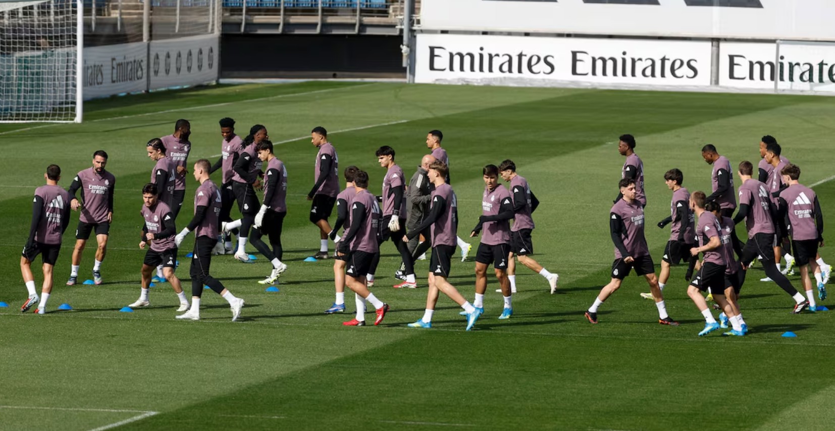 阿斯：巴尔韦德因停赛缺席训练，对马略卡维尼修斯更可能替补