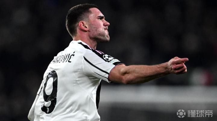 都体：DV9目前身体状态不错可以首发，其续约谈判至少还要两周