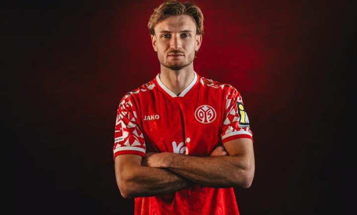 官方：美因茨租借博洛尼亚后卫波施