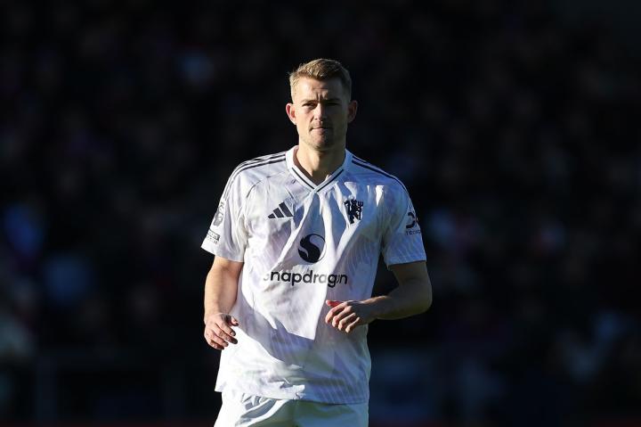 曼晚列枪魔大战伤缺球员：德利赫特、齐尔克泽、卡拉菲奥里等