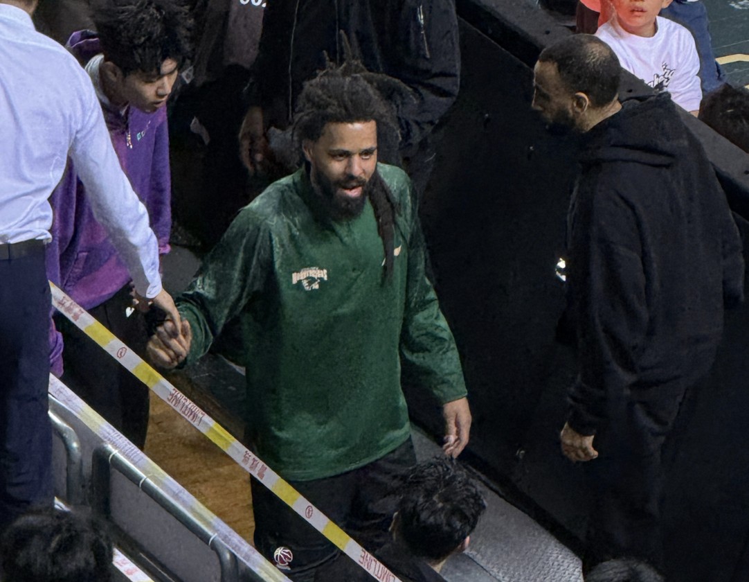 南京同曦官方：J. Cole今晚比赛无法登场，上午已与球队合练