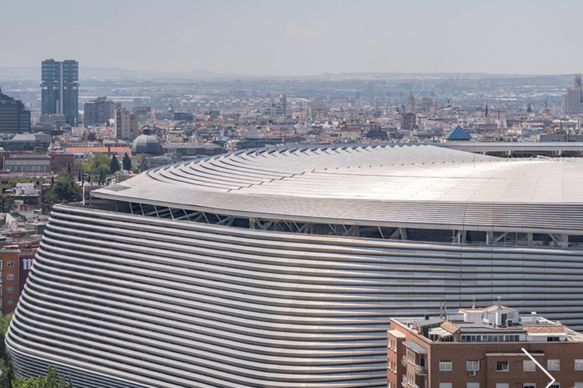 新伯纳乌设计师：球场必须全年运转；两个月内将解决噪音问题