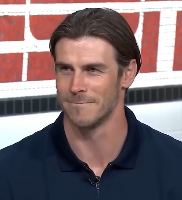  贝尔谈皇马任意球分工：右边归我，左边归C罗，中间靠猜拳决定