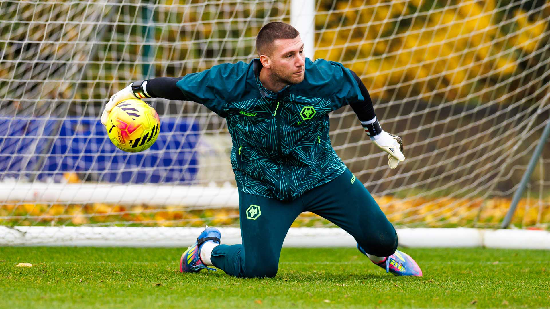 约翰斯通：柯林斯为球队带来了活力；我会继续努力配得上首发