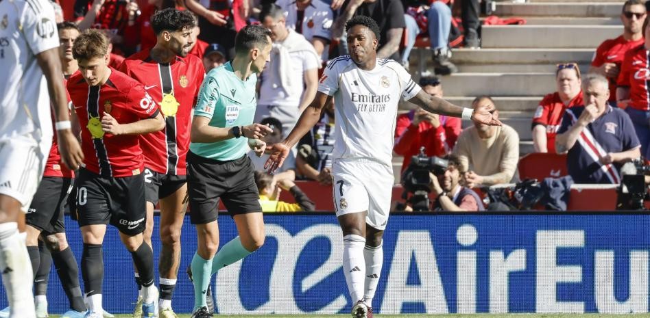 主持人：皇马受到VAR不公正对待，他们夺走了皇马的西甲冠军