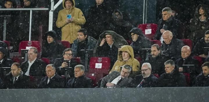 拉波尔塔：忙于巴萨工作还没准备竞选；和大家一起淋雨应该的