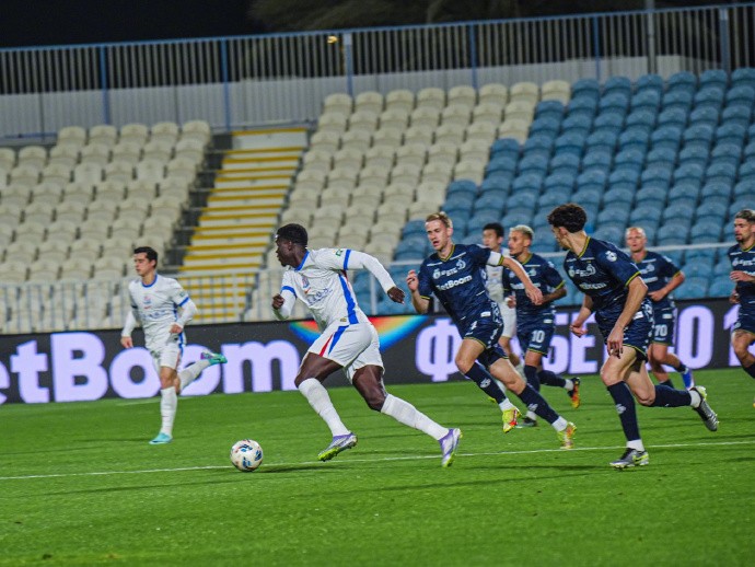 东体：申花冬训主攻433阵型，26日热身赛结束后回国休整