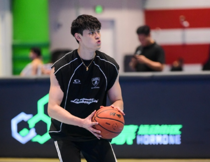 不打CBA了？曾凡博收到澳洲球队邀约，预计回归国家队！|北京北汽