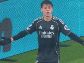 土耳其小将居莱尔在对阵本菲卡比赛中替补下场引发不满