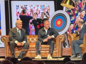 巴萨主席赞扬弗里克，批评皇马跳水